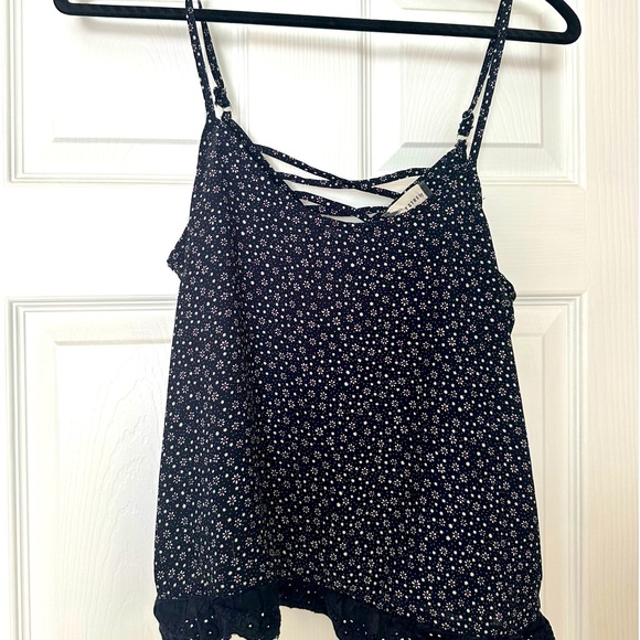 Cute summer blouse $10 - Picture 1 of 2